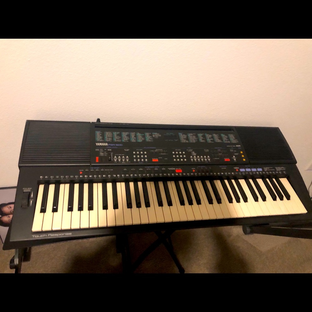 Keyboard PSR 500 61-key keyboard synthesizer